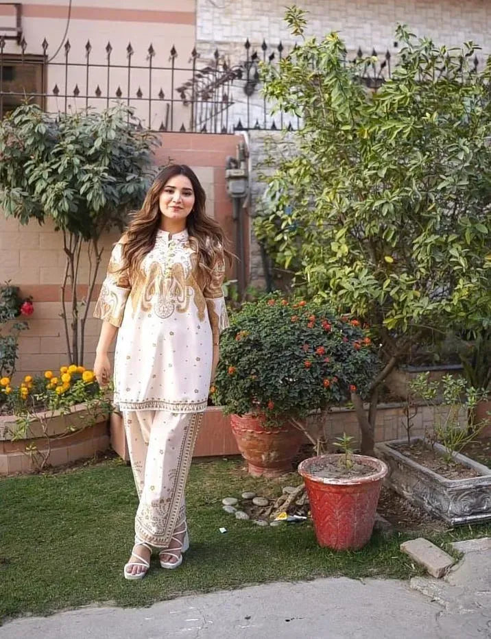 Pakistani Women's Embroidered Kurta Pajama Set Cream